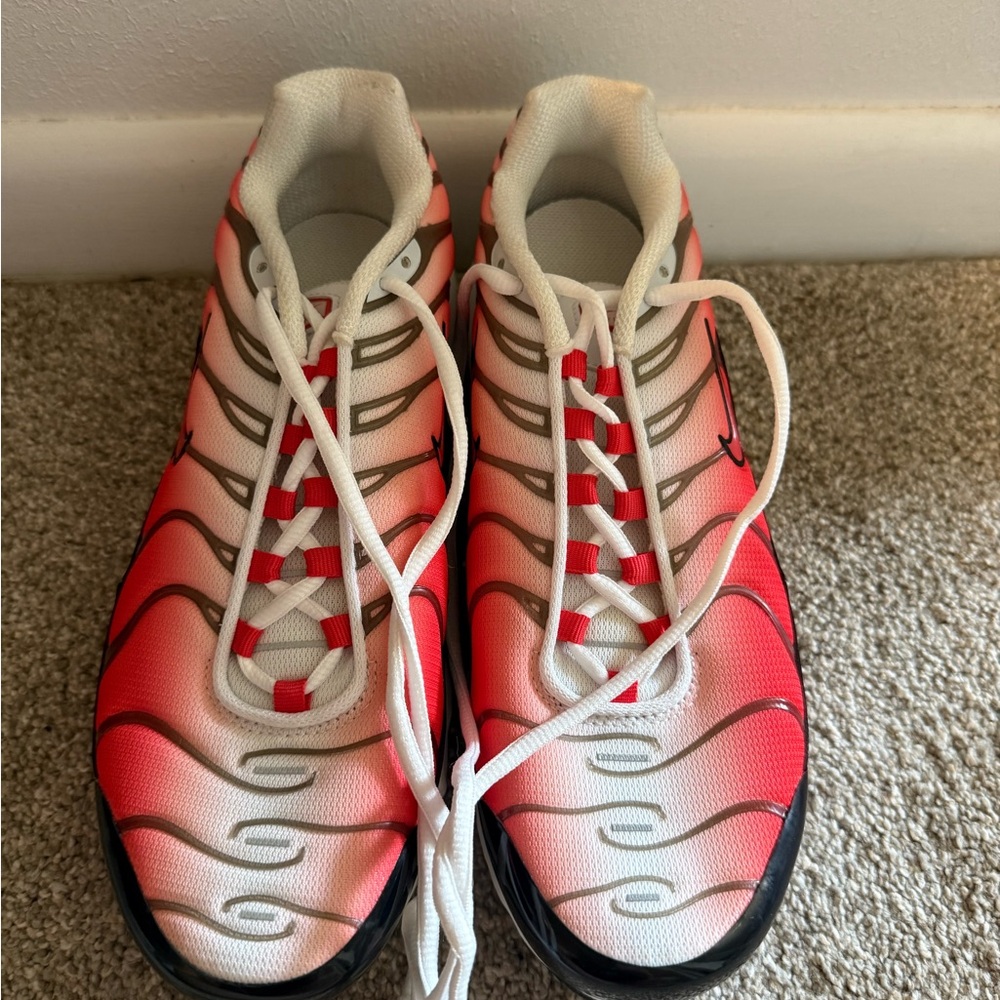 Nike Red and Black Wave Sneakers - Picture 3 of 5